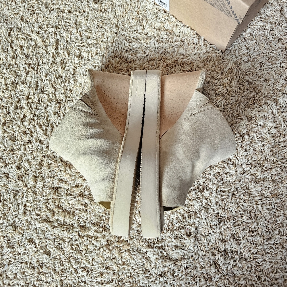 Free People Running In wedges - Picture 4 of 5